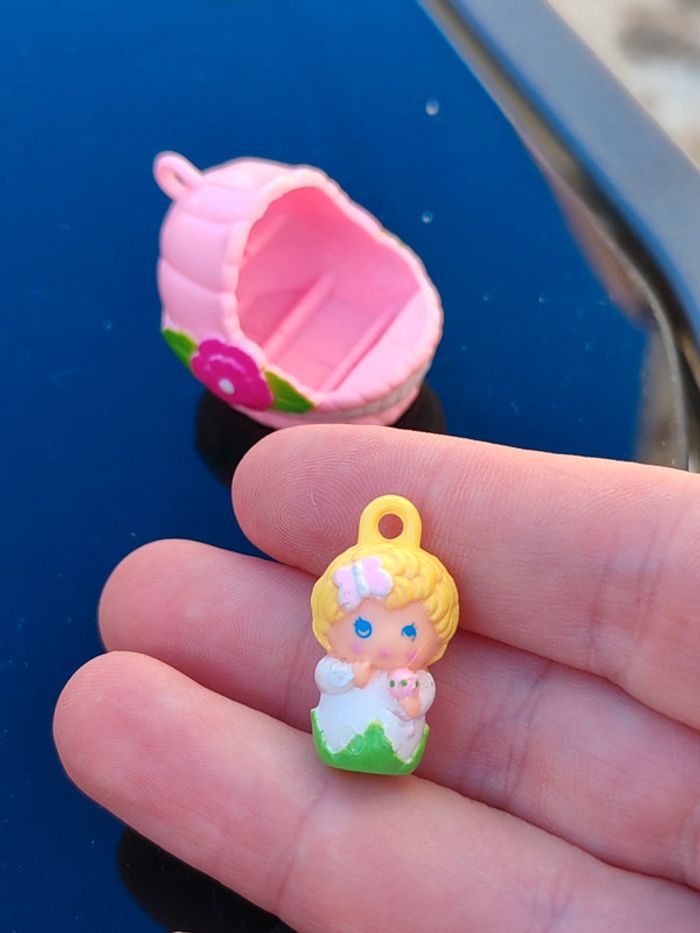 Charmkins bébé dans son couffin - hasbro vintage - photo numéro 2