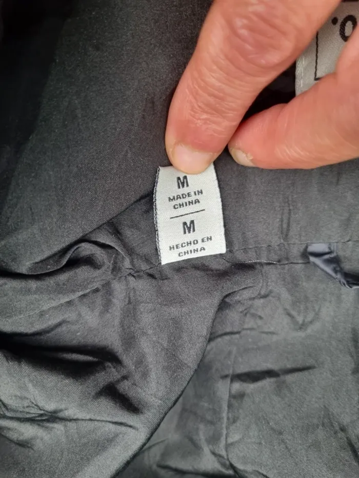 Doudoune à capuche Levi’s noire – Taille M Homme (mesures en photos) - photo numéro 6