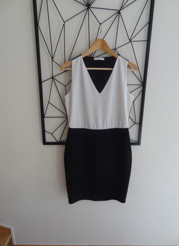 Robe blanche et noire MANGO 38/40 M