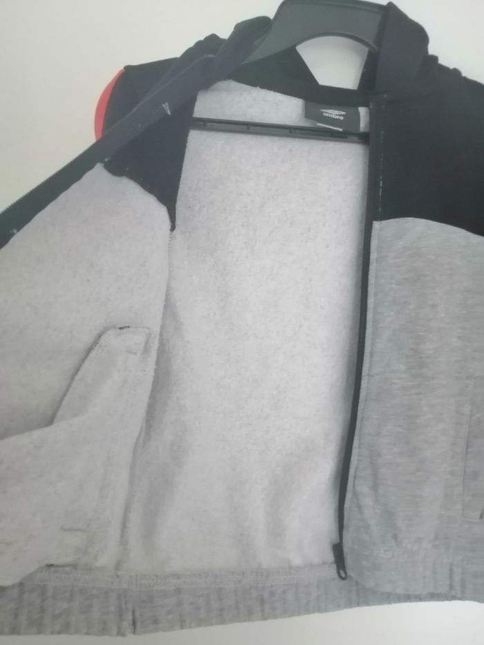Veste umbro 5/6 ans. - photo numéro 3