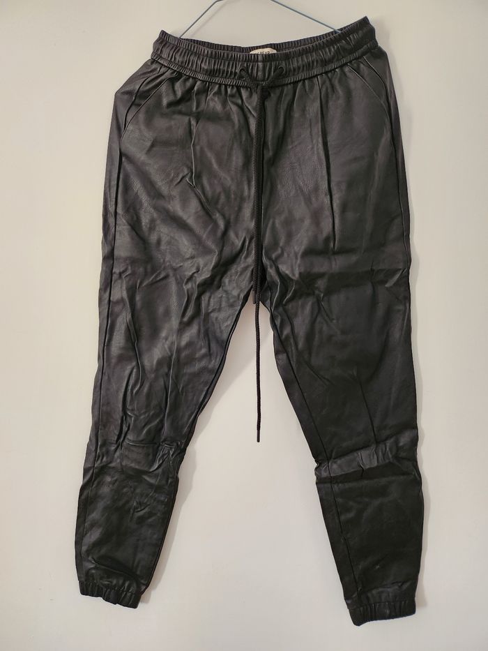 Pantalon simili noir pull&bear