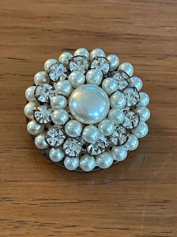 Broche ronde fleur vintage perles et pierres - photo numéro 3
