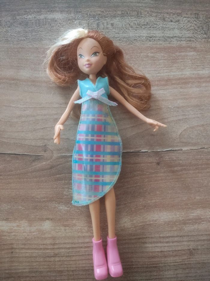 Winx arc en ciel Flora