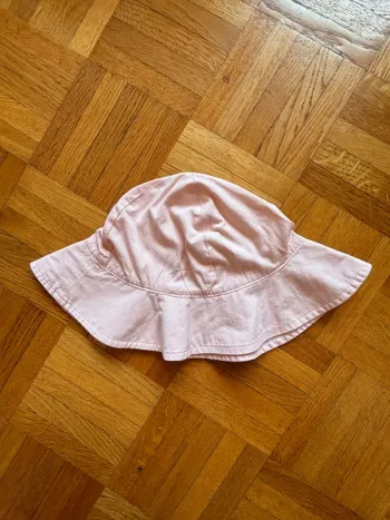 Chapeau Boutchou 2-3 ans parfait état