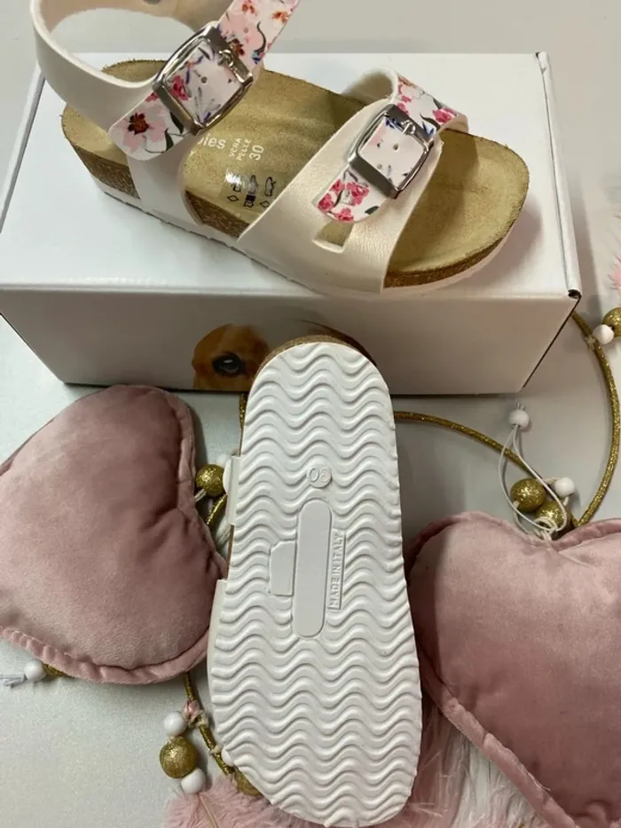 Sandales  fleuries fille (neuf) - Taille 30 - photo numéro 4
