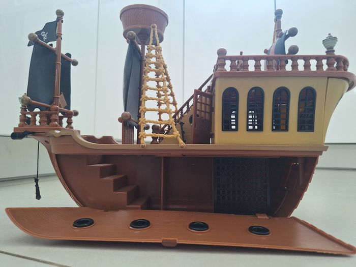 Lot Mickey et Minie, bateau, avion, maison, voitures, personnages - photo numéro 6