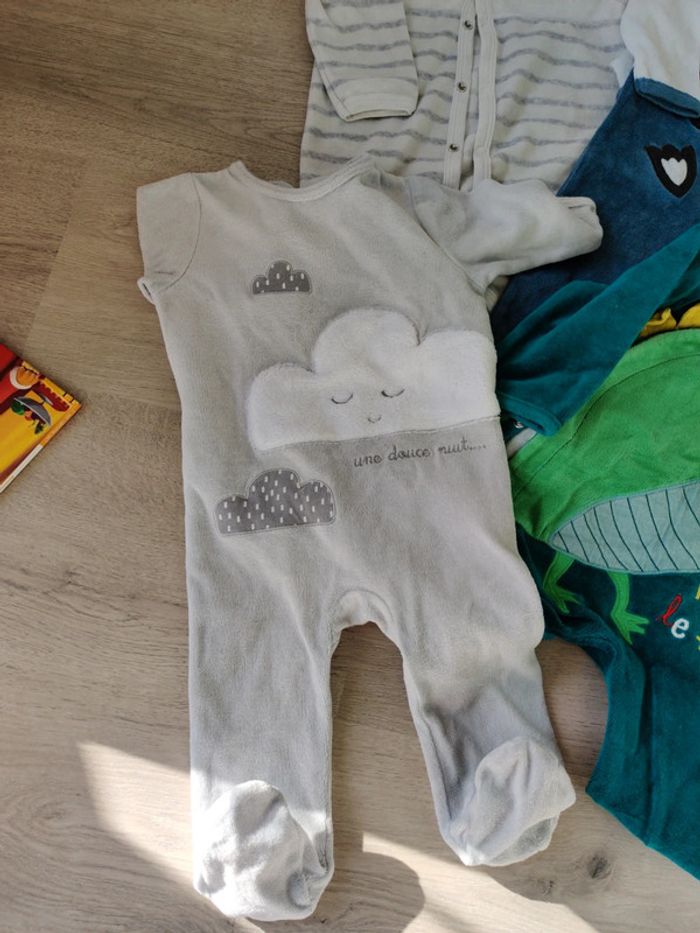 Lot 4 pyjamas velours 6 mois - photo numéro 3