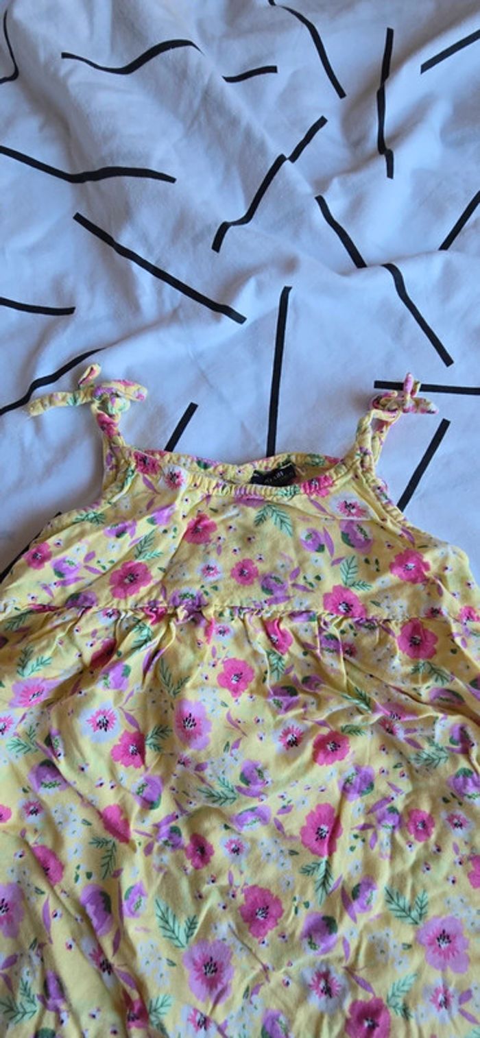 Adorable robe d'été fleurie jaune et rose, taille 3 ans - photo numéro 2