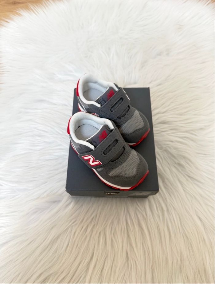Baskets New Balance bébé – Taille 20,5 – gris/rouge – Neuf avec étiquette - photo numéro 7