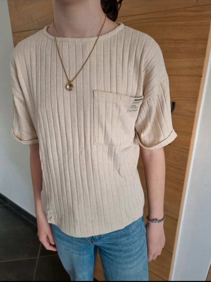 Tee shirt beige et blouse romantique 
Zara
Taille 9 ans - 134 cm
Excellent état - photo numéro 2