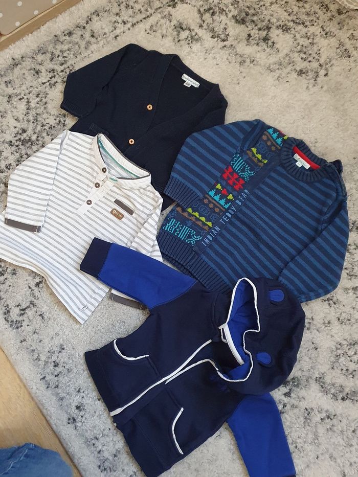 Lot vêtementsbébé garçon taille 6 mois