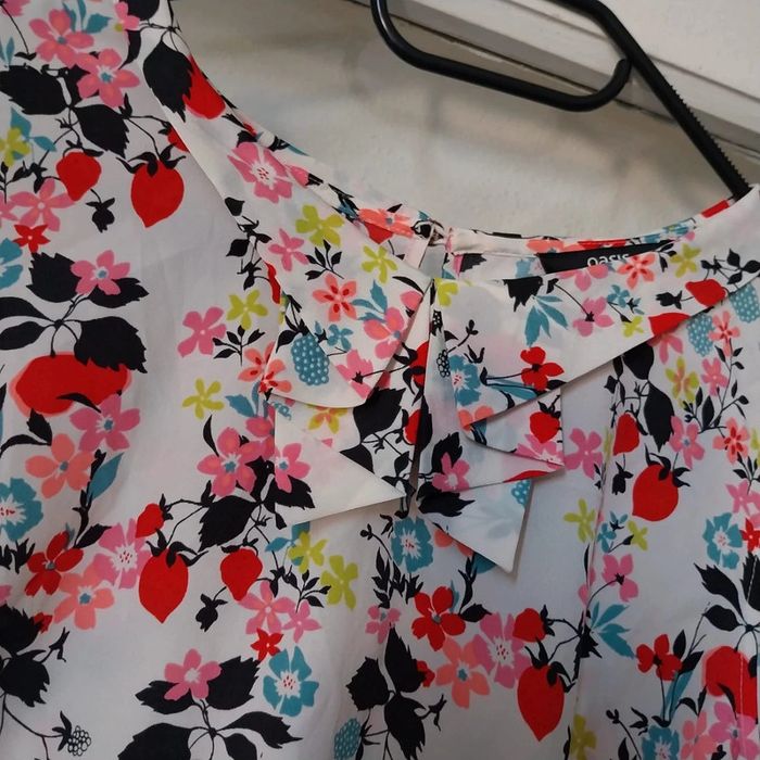 Magnifique blouse taille 42 neuve - photo numéro 2