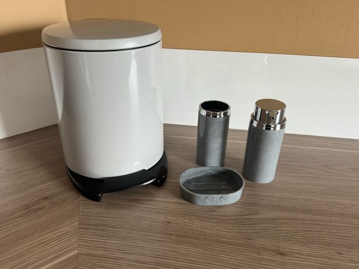 Ensemble salle de bain poubelle pot porte savonnette distributeur savon