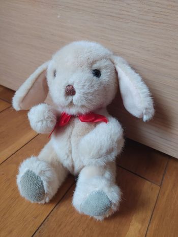 Peluche chien avec ruban