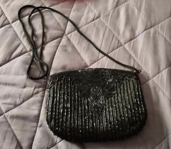 Pochette noire perlée