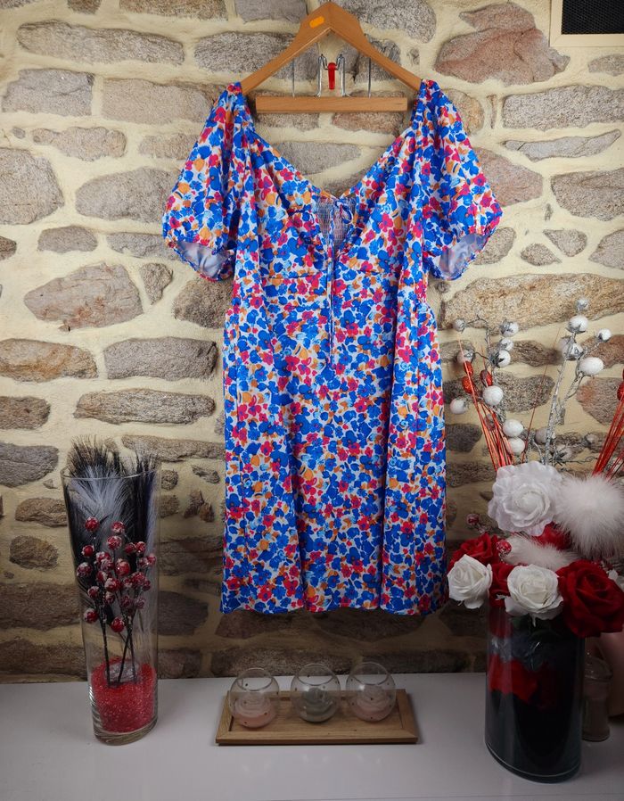 Robe manches bouffantes encolure cœur multicolore Femme taille 54 marque PrettyLittlething 💎