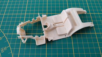 Châssis intérieur pièce détachée miniature Jaguar XK 120 1948 1/24 Burago #B47