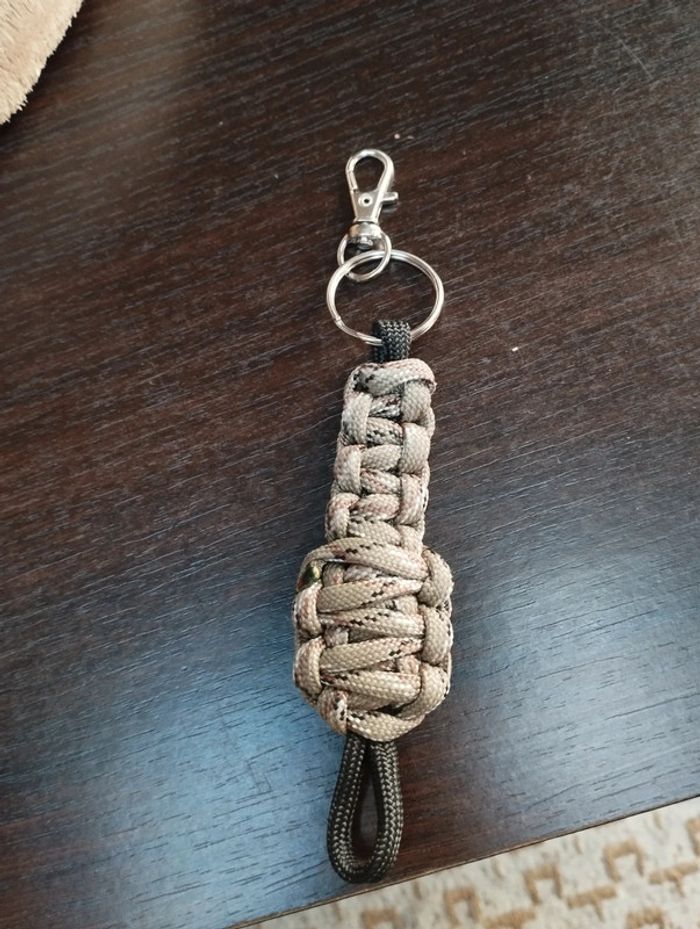 Porte clés en paracorde fait main - photo numéro 2