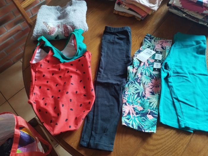 Lot vêtements fille 4 ans - photo numéro 2