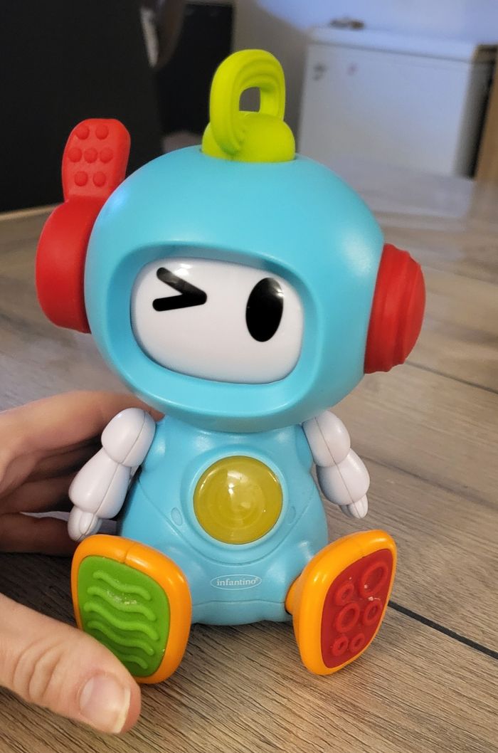 Robot interractif bébé - photo numéro 3