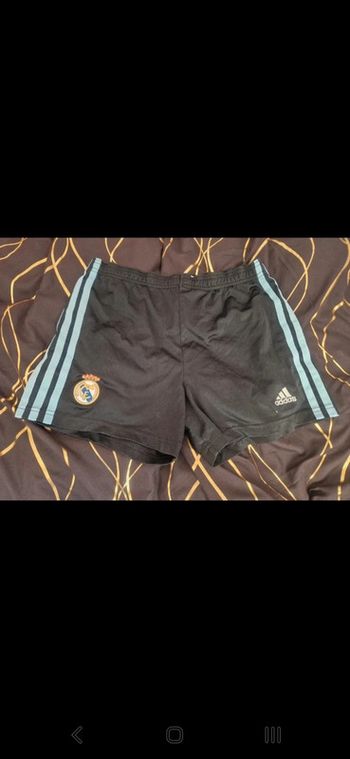 Short Adidas taille 12 ans