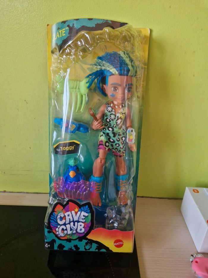 Poupée cave club