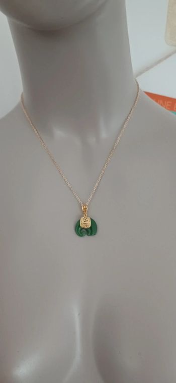 Collier éléphant pierre