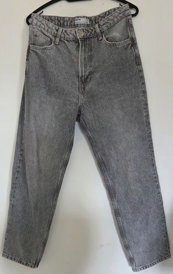 Jean Mom gris effet stone washed – Bershka – Taille 40