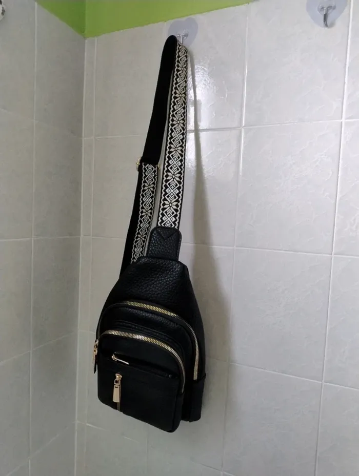 Sac noir poitrine - photo numéro 2