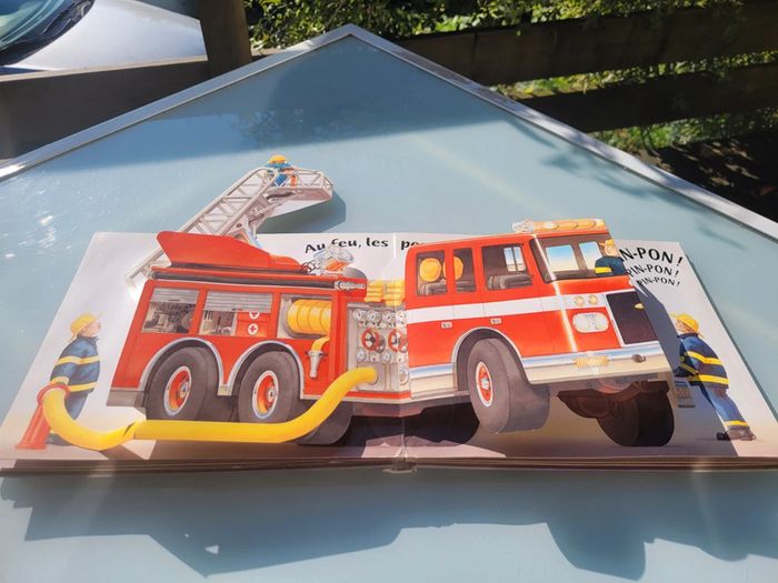 Superbe livre Pop-up Vrrroum! Mango jeunesse, À chaque page, un camion surgit! 62 - photo numéro 11