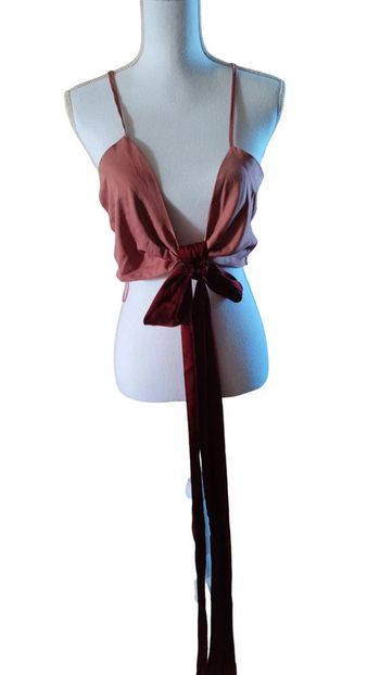 Top court avec un grand noeud M