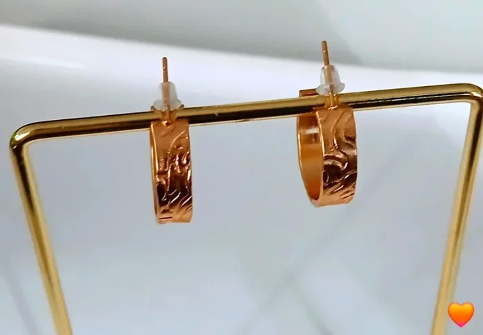 Boucles d’oreilles créoles larges tendance chic été - photo numéro 2