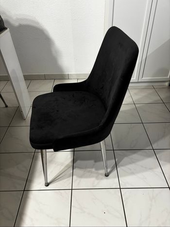 Chaise design grise foncé velours pieds métal chromé