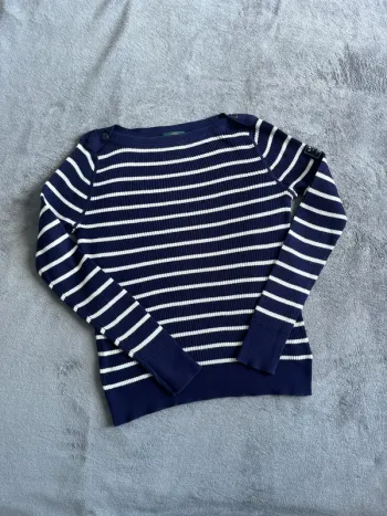 Pull Femme Marine à Bande Blanche T.M – Détail Badge Manche