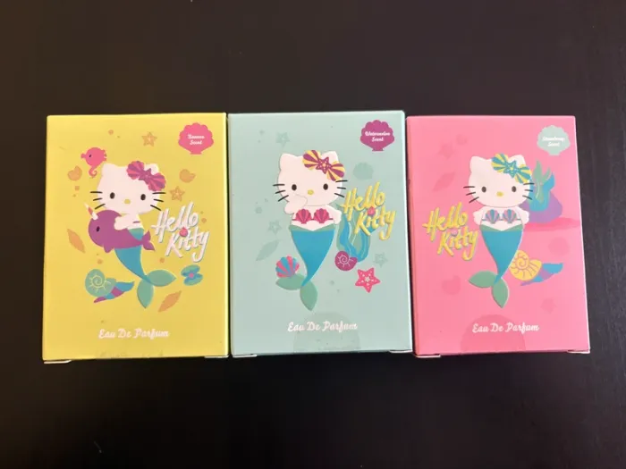 Lot de 3 eaux de parfum Hello Kitty Banane, pastèque et fraise.