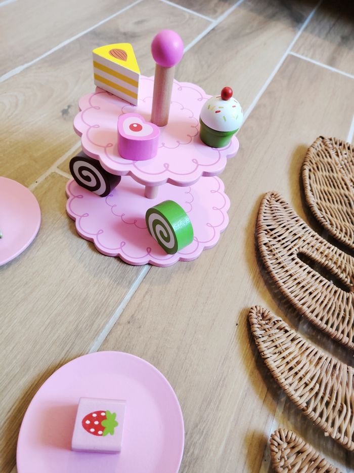 🍰Dinette stand présentoir avec gateaux/pâtisseries et vaisselles en bois - photo numéro 3