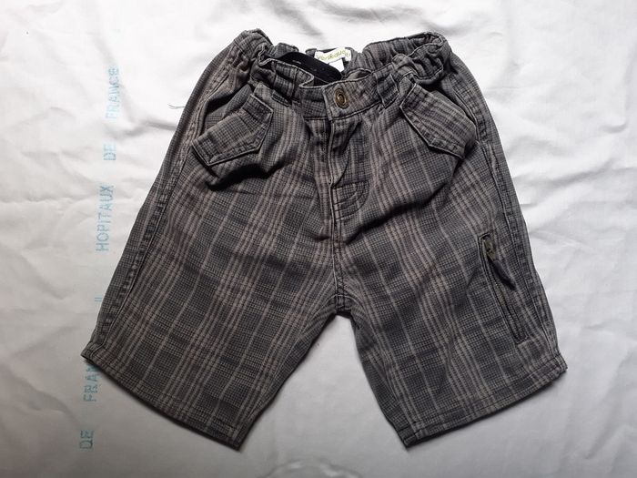 Short à carreaux gris