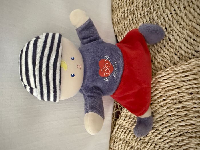 Doudou poupée fille bleu marin jupe rouge poisson COROLLE - photo numéro 4