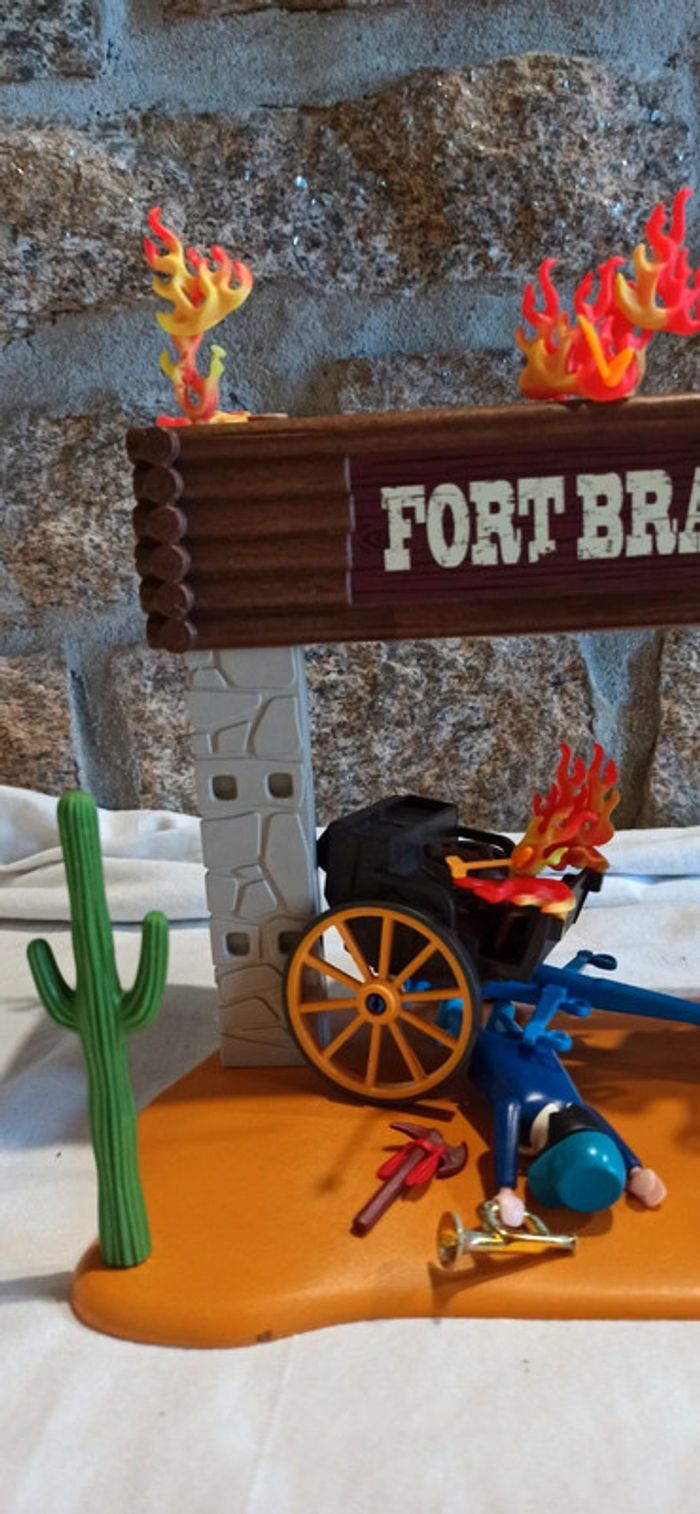 Entrée de fort avec nordistes attaqués playmobil - photo numéro 6