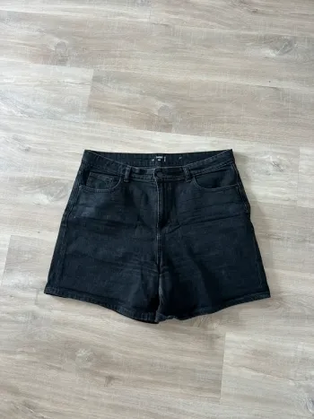 Short noir