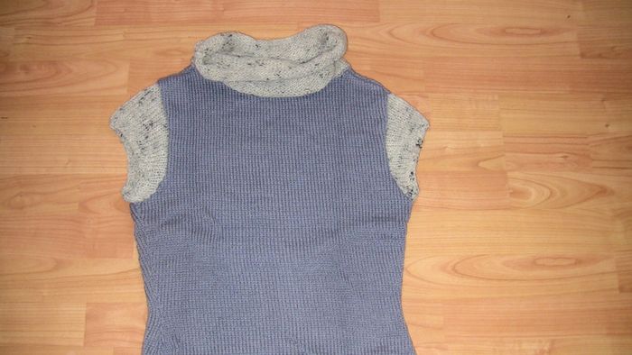 Pull manches courtes gris tricoté main Taille 10/14 ans - photo numéro 2