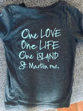 T shirt one love one live one island