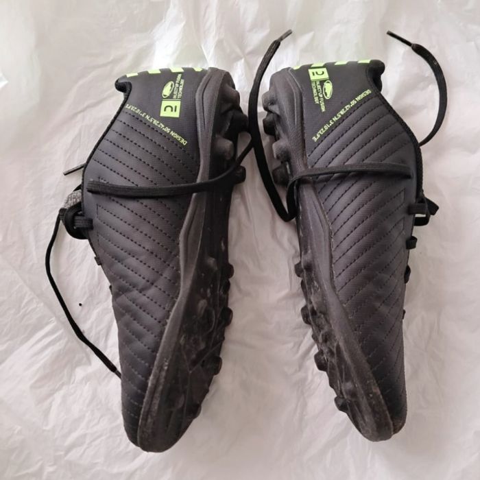 Chaussures de Foot Kipsta 100 FG Noir/Jaune Taille 36 - photo numéro 3