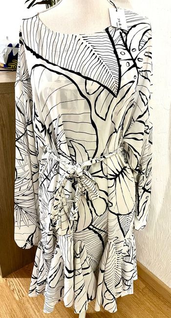 Très jolie robe neuve étiquetée yu&me taille M