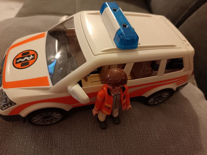 Voiture hôpital - photo numéro 2