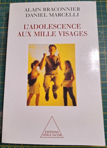Livre "l'adolescence aux mille visages" en très bon état