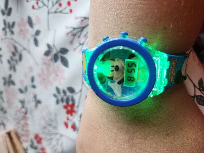 montre mickey lumineuse - photo numéro 2