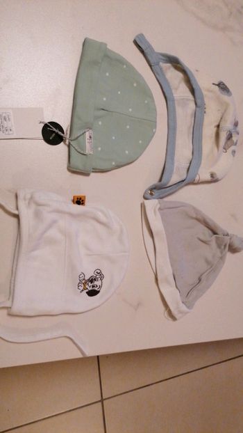 Lot de 4 bonnets