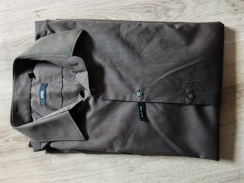 Chemise marron Hugo Boss taille 43 manches longues