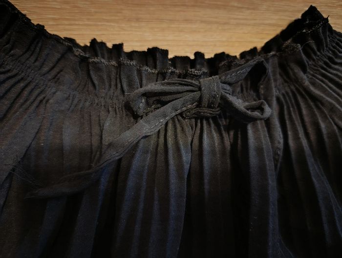 Magnifique haut manche longue noir 6ans - photo numéro 2